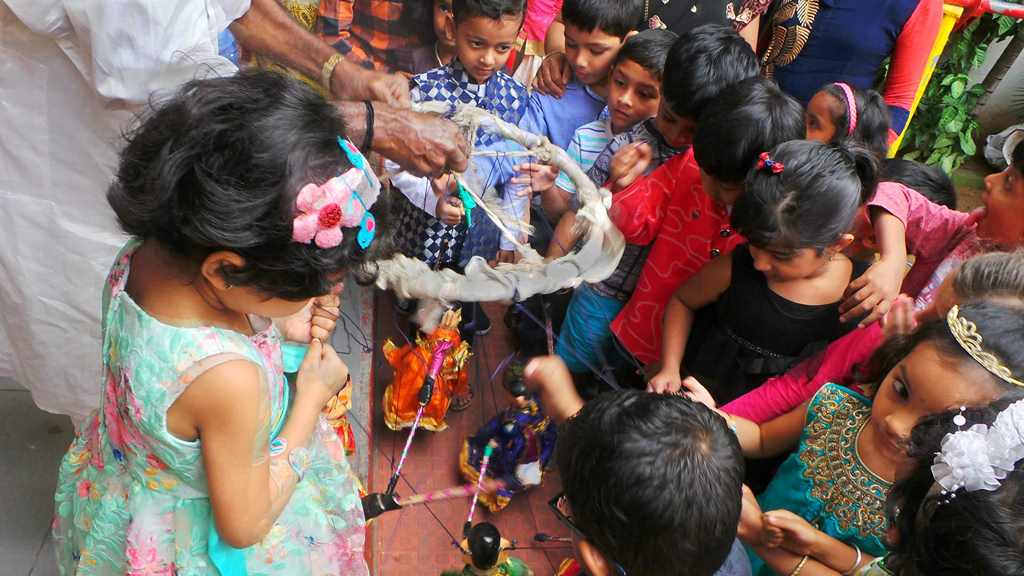 Curious kids The Puppet show by Rangaputhali at Sankalpa